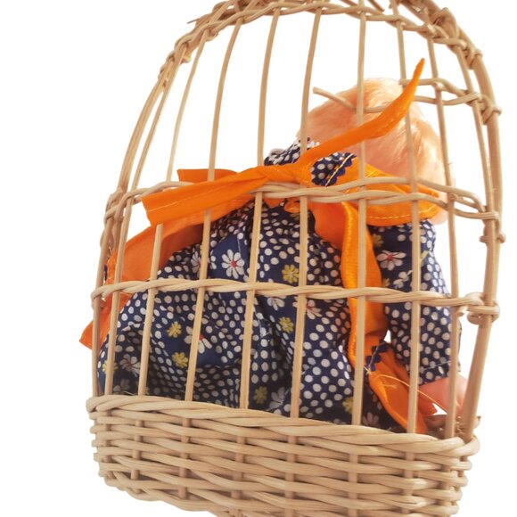 Funky Doll Wicker Hanging Chair Thumb Sucking Big Eyes Vintage 1960s-1970s Odd - Picture 3 of 6